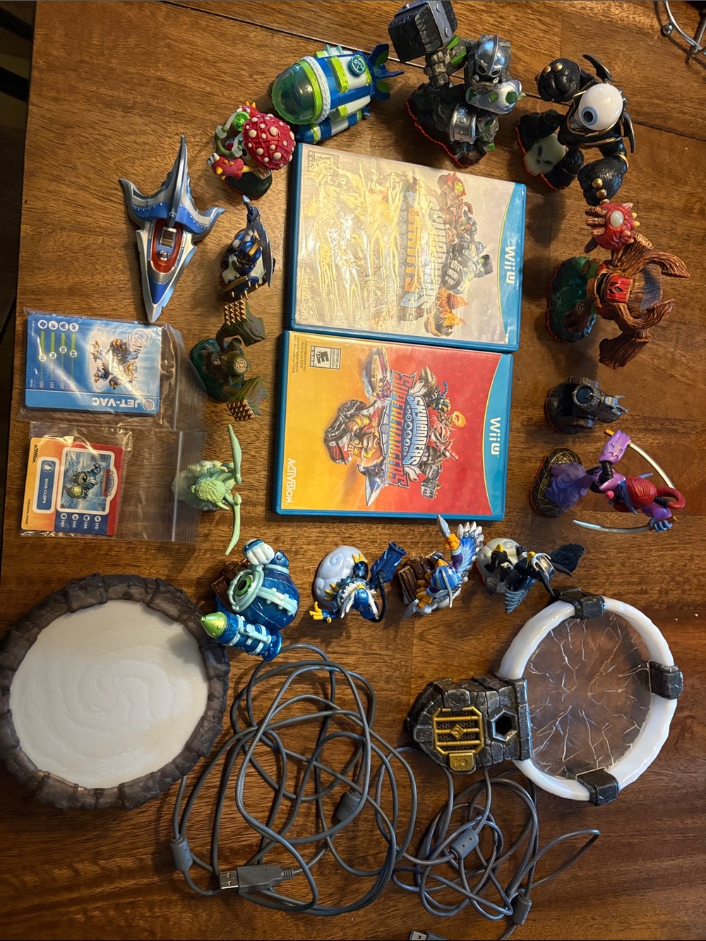 Skylanders Wii U Game & Figures Bundle - Blue/White/Green Characters